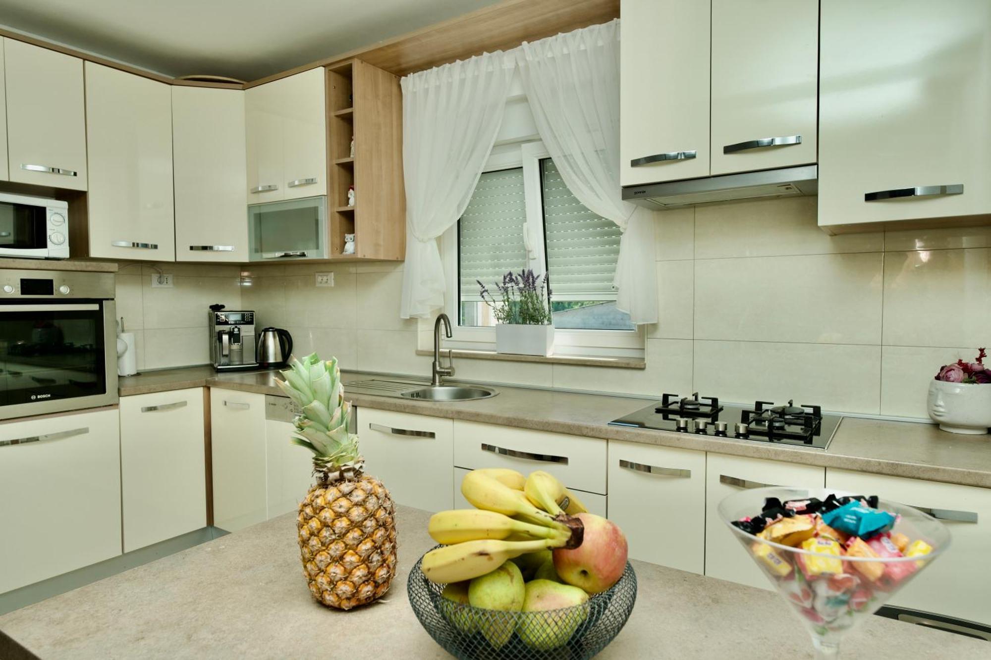Apartment Lana Bristivica Εξωτερικό φωτογραφία