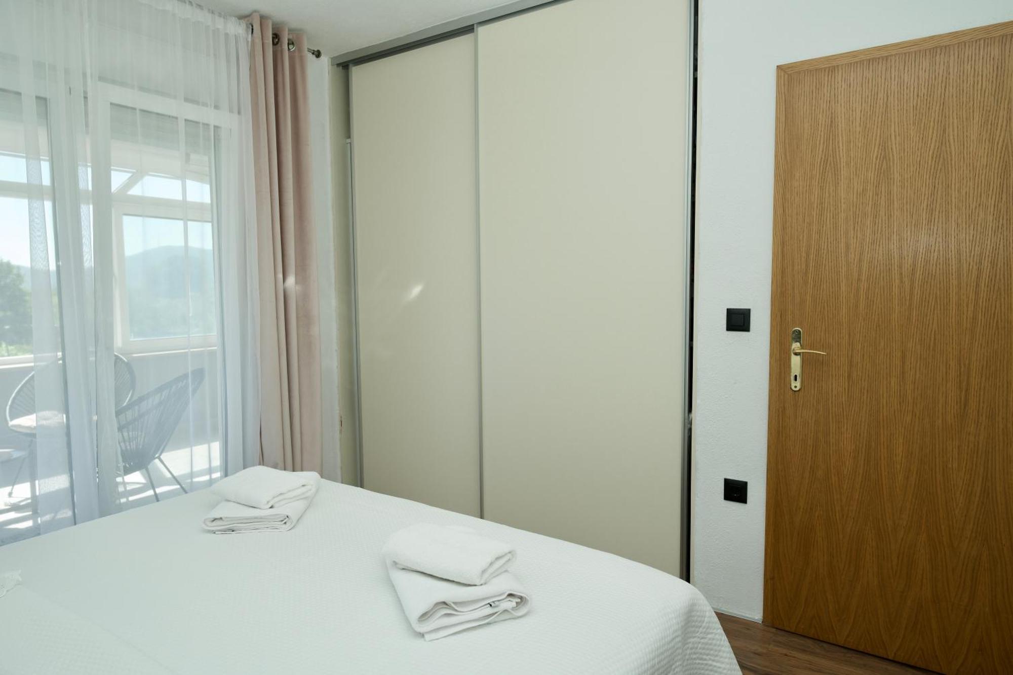 Apartment Lana Bristivica Εξωτερικό φωτογραφία