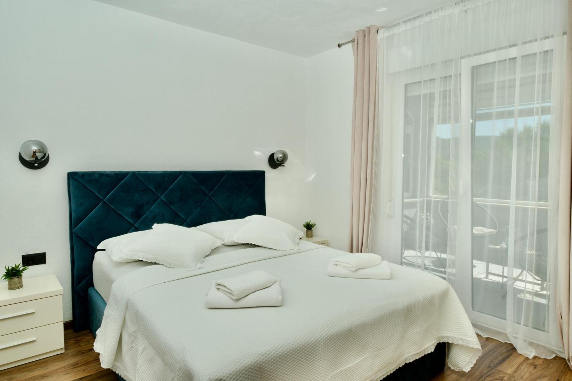 Apartment Lana Bristivica Εξωτερικό φωτογραφία