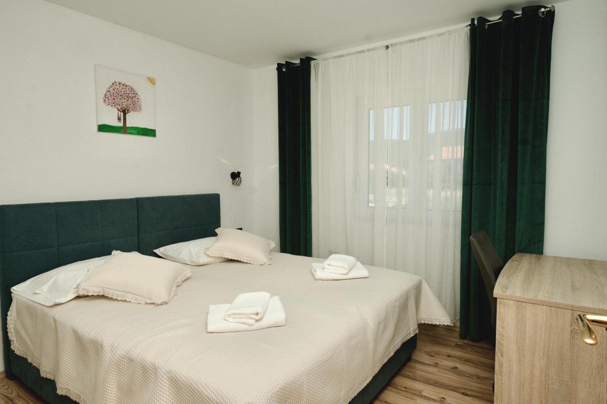 Apartment Lana Bristivica Εξωτερικό φωτογραφία
